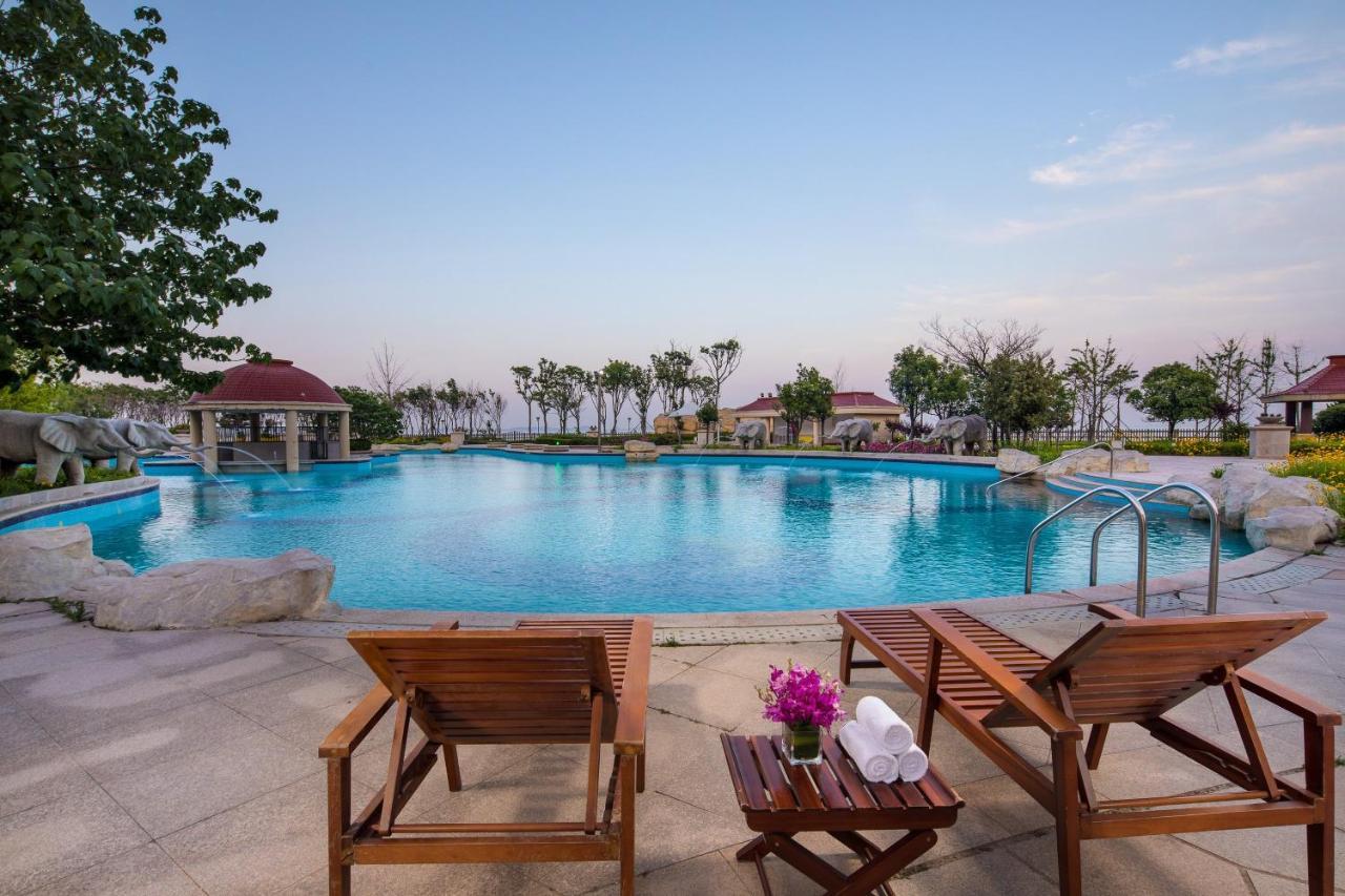 Crowne Plaza Ocean Spring Resort By Ihg Jimo Exteriör bild