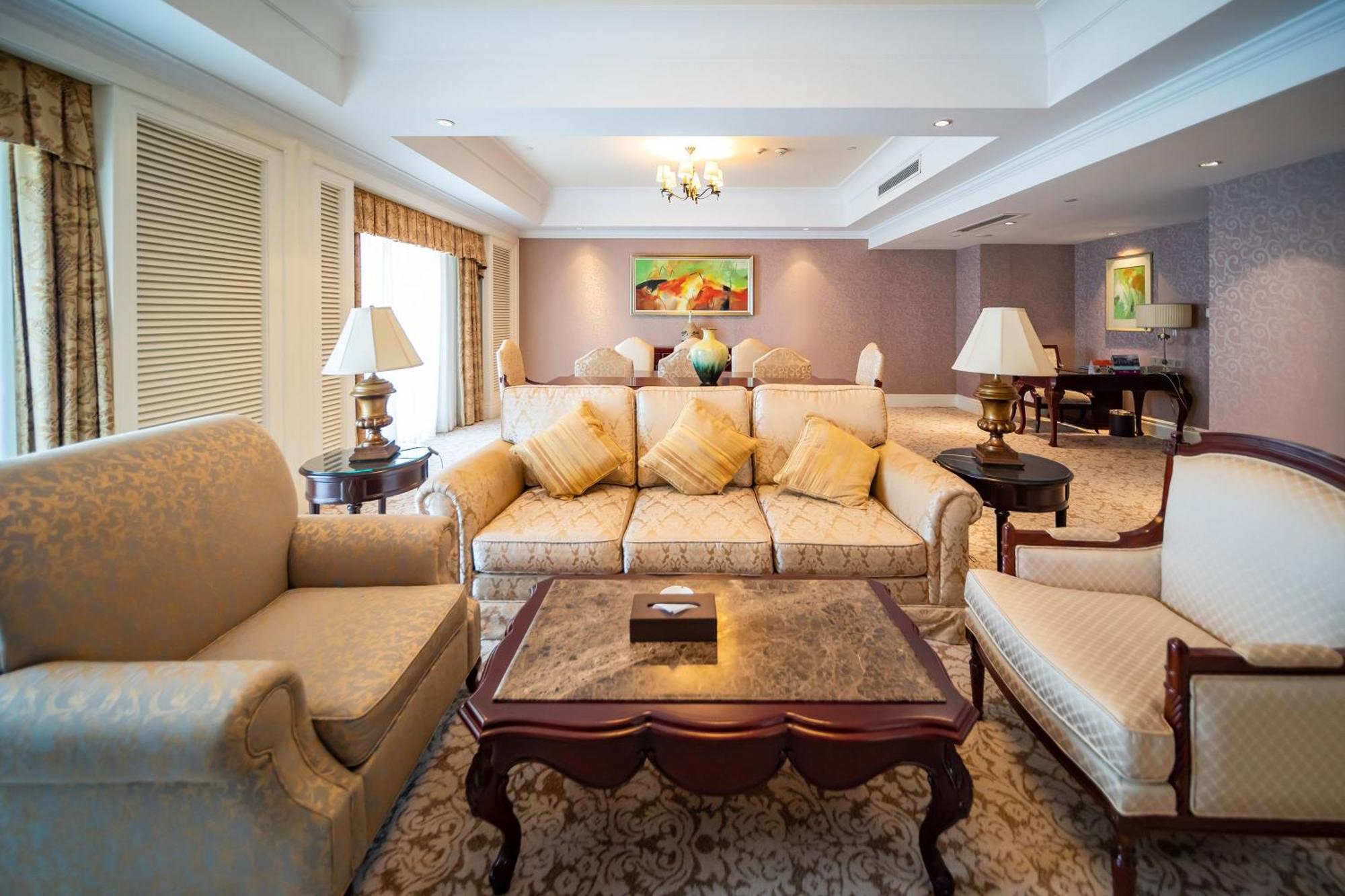 Crowne Plaza Ocean Spring Resort By Ihg Jimo Exteriör bild