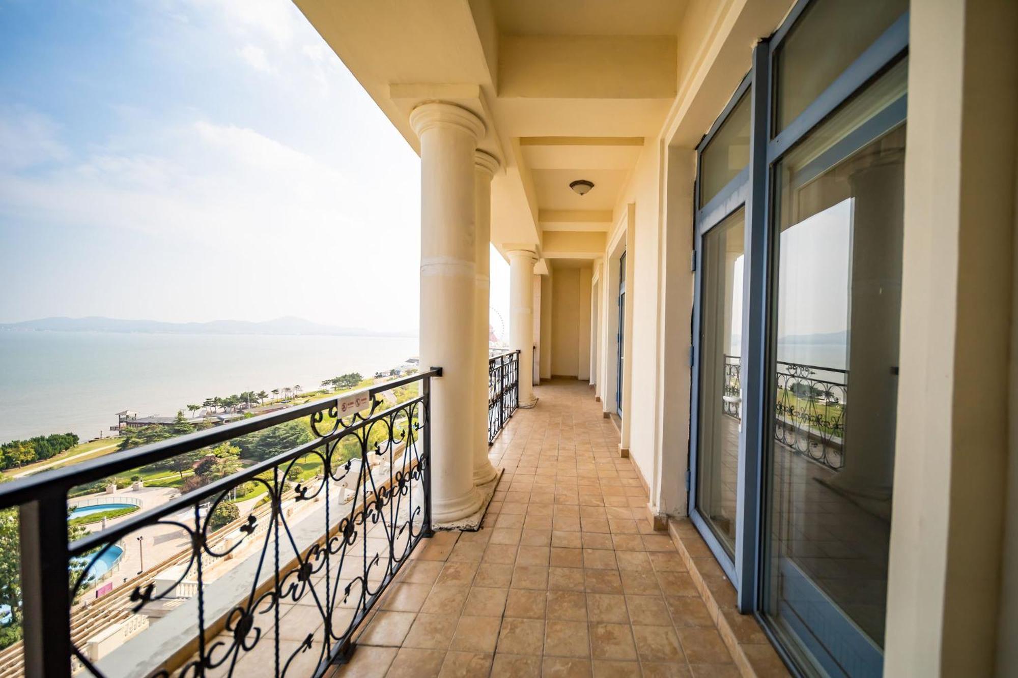 Crowne Plaza Ocean Spring Resort By Ihg Jimo Exteriör bild