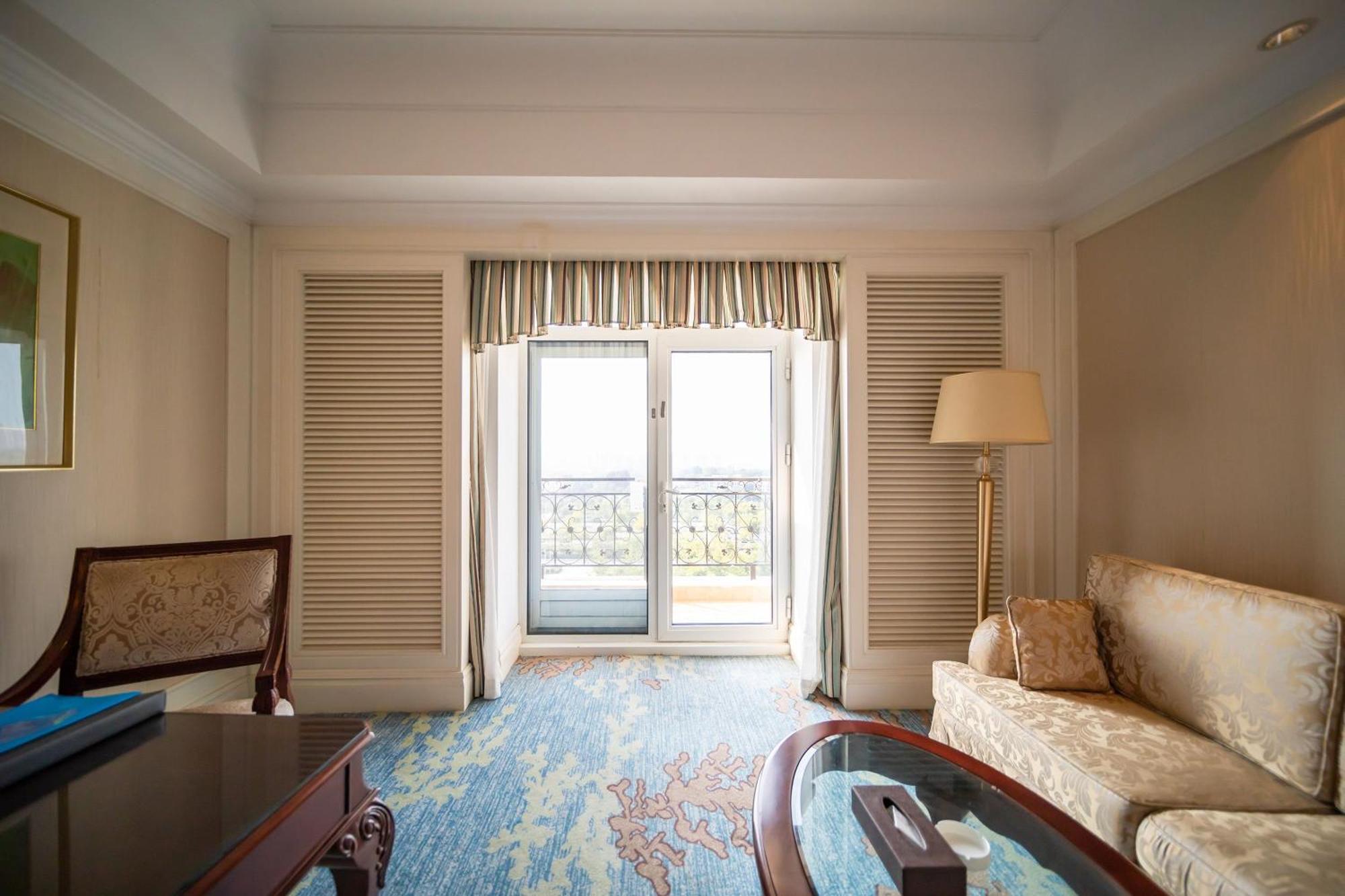 Crowne Plaza Ocean Spring Resort By Ihg Jimo Exteriör bild