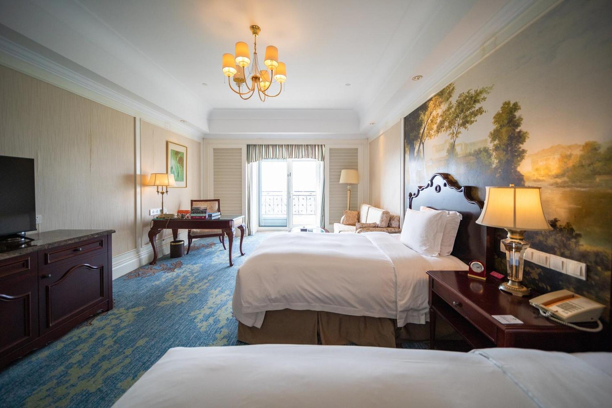 Crowne Plaza Ocean Spring Resort By Ihg Jimo Exteriör bild