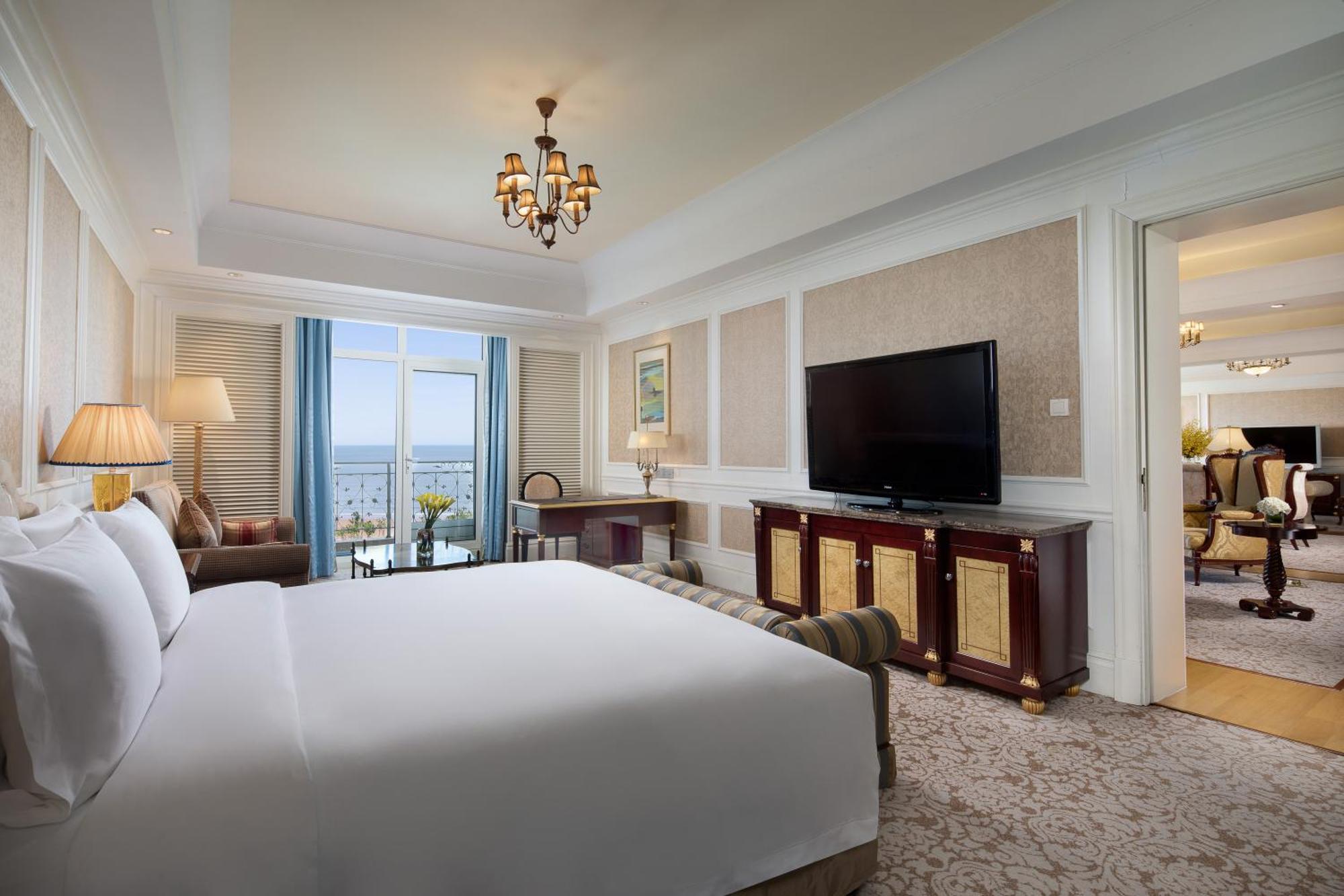 Crowne Plaza Ocean Spring Resort By Ihg Jimo Exteriör bild