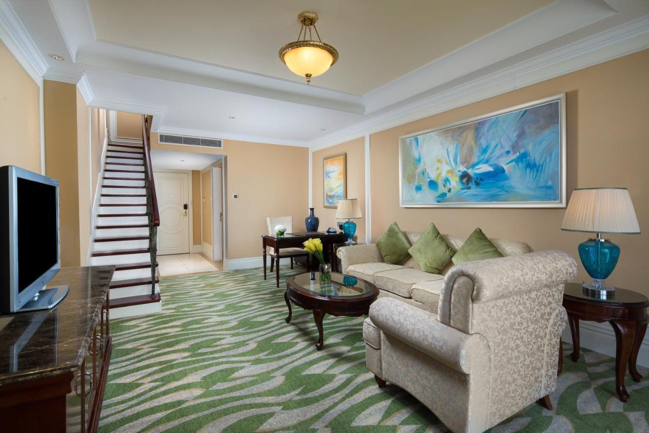 Crowne Plaza Ocean Spring Resort By Ihg Jimo Exteriör bild